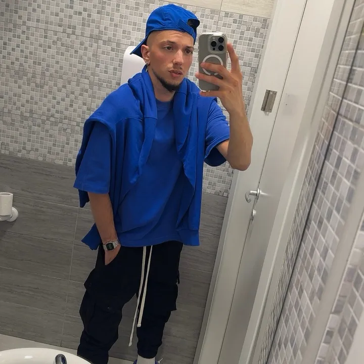@erossb_