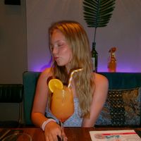 olivia_hole