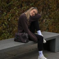 elena_upsidedown