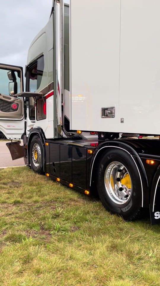 TikTok video thumbnail by truckspotter_blb